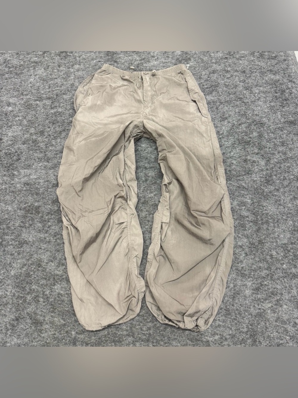 TNA Aritzia Taupe Windbreaker Baggy Y2K Cargo Pants